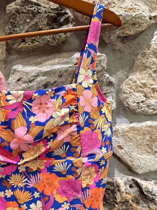 Vibrant Floral Rip Curl One Piece Swimsuit sz L Full Support D/DD NWT - Picture 2 of 10